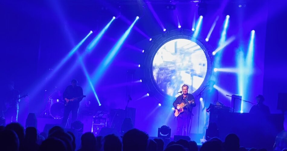 Blick auf die Bühne bei einem Konzert der Veranstaltungsreihe Lieder im Park in Garmisch-Partenkirchen | © Heike Hertlein-Schneider
