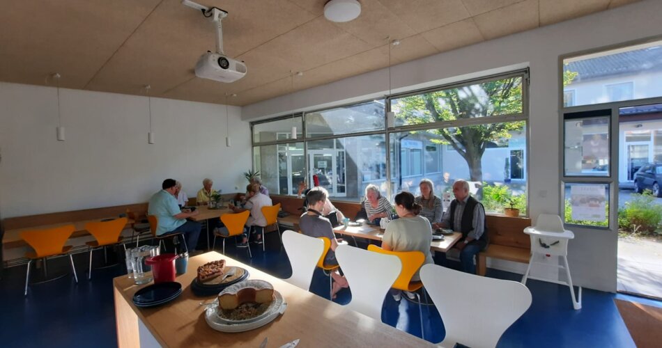 Blick in das Weltcafé im Ortsteil Burgrain | © Weltcafé Burgrain