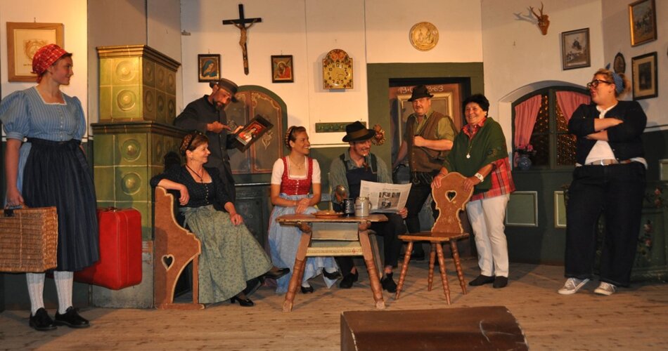 Blick auf das Partenkirchner Bauerntheater im Gasthof zum Rassen in Garmisch-Partenkirchen | © Partenkirchner Bauerntheater