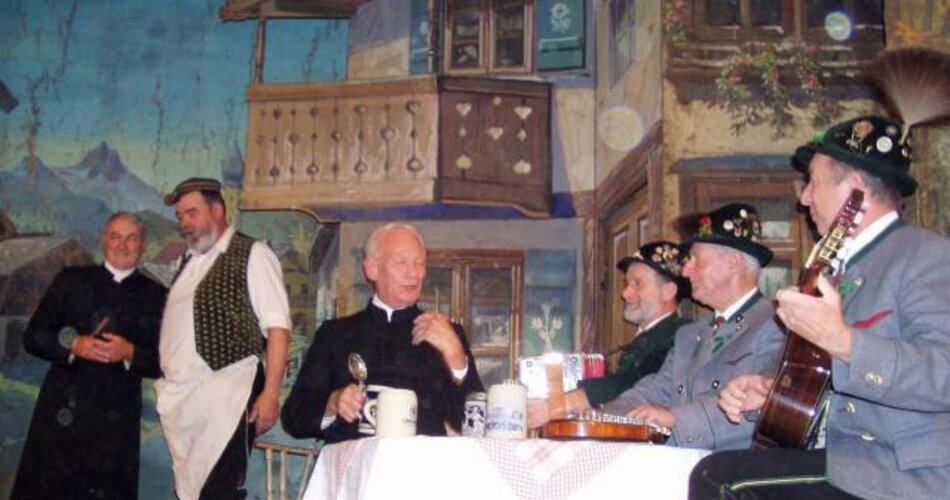 Blick auf das Partenkirchner Bauerntheater im Gasthof zum Rassen in Garmisch-Partenkirchen | © Partenkirchner Bauerntheater