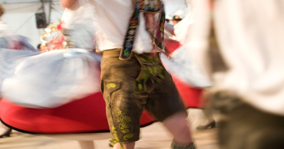 Blick auf Plattler beim Auftritt während der Festwoche Garmisch | © GaPa Tourismus GmbH/ Karsten Thielker